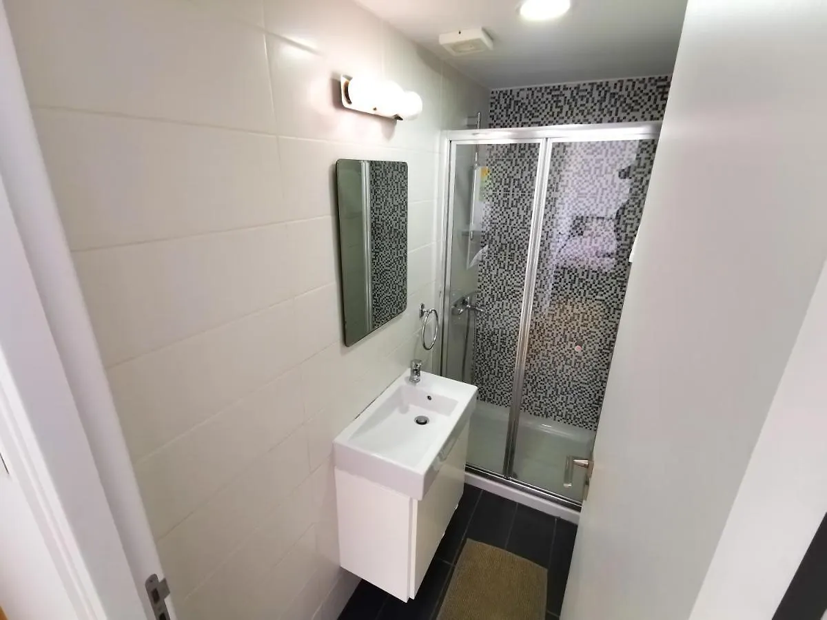 Daze Off Central Apartment, 300M To The Finikoudes Beach Larnaca 0*,